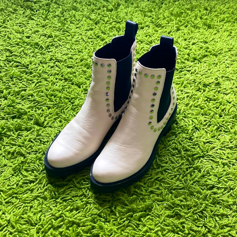 Dolce Vita Chelsea Boots *LIKE NEW*